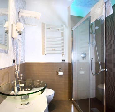 standard room bagno 2.jpg